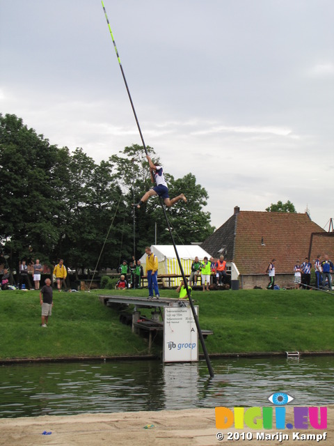 SX15411 Fierljeppen (far-leaping) competition in Ijlst